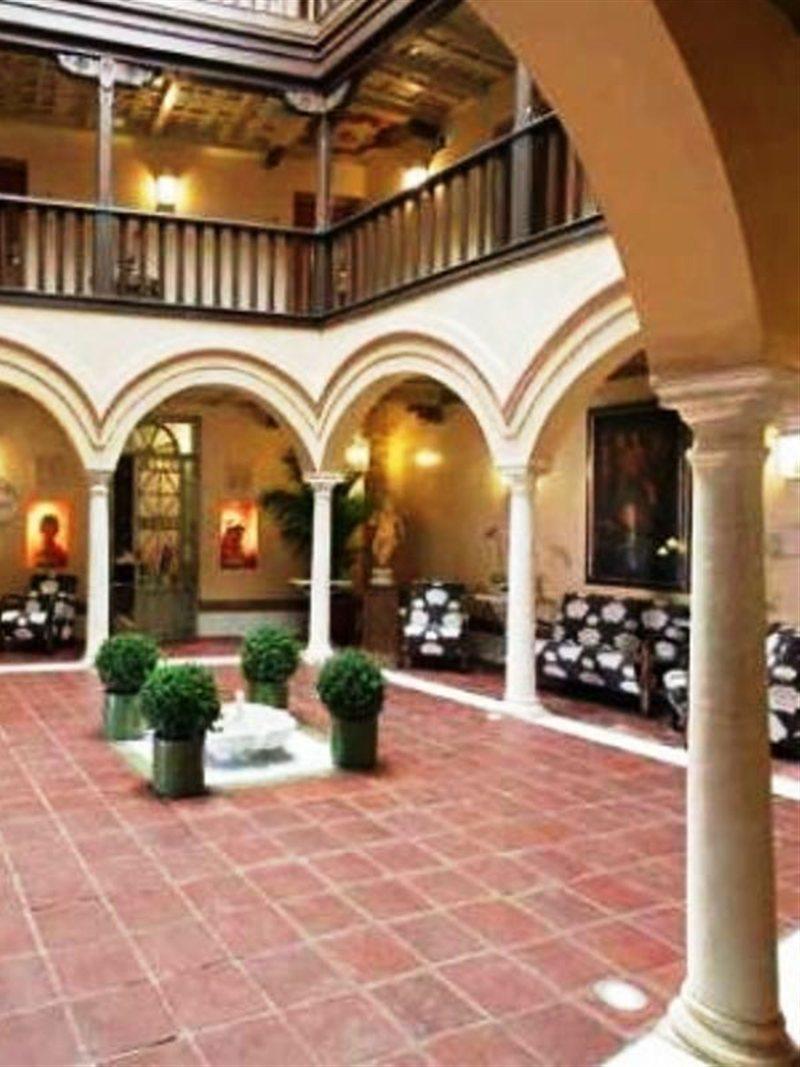 Sacristia De Santa Ana Hotel 3*